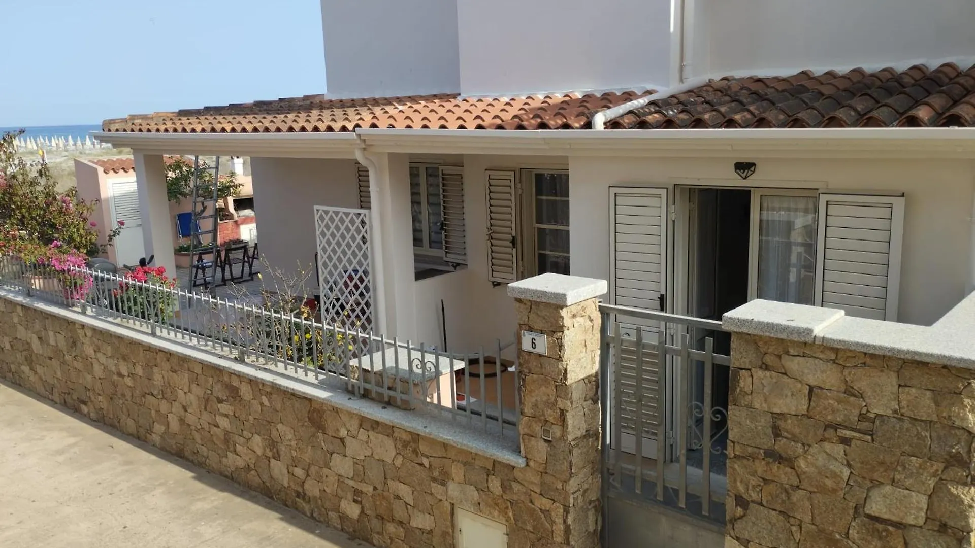 Affittacamere Summer Room- Fronte Spiaggia La Caletta