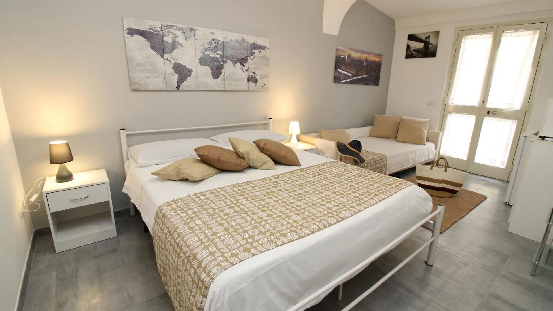 Summer Room- Fronte Spiaggia La Caletta