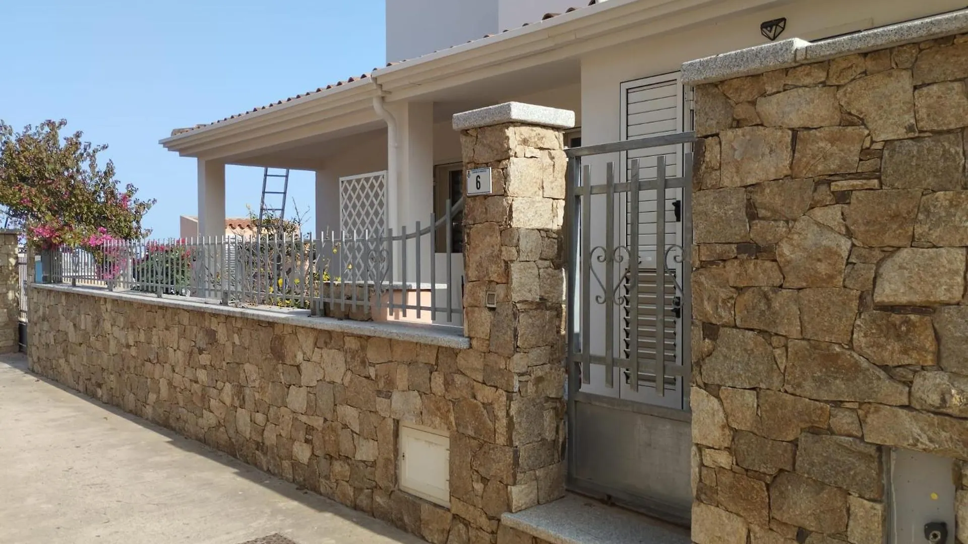 Affittacamere Summer Room- Fronte Spiaggia La Caletta